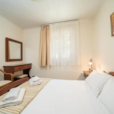 Makis Village-apartments *