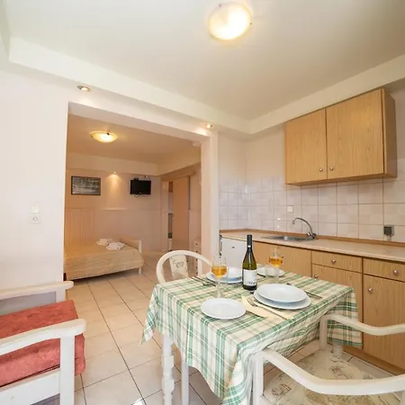 Makis Village-apartments * Agia Efimia