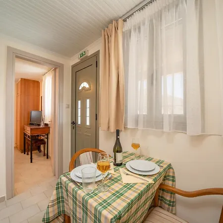 Makis Village-apartments *