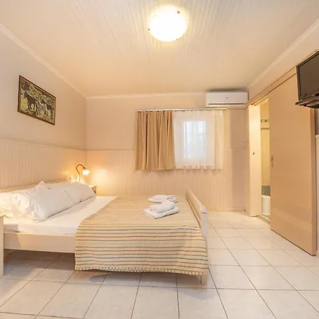 Makis Village-apartments * Agia Efimia