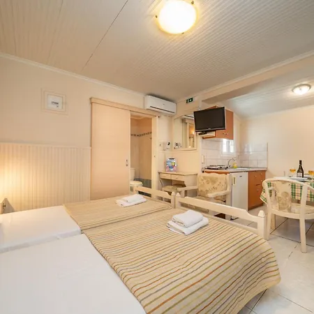 Makis Village-apartments * Agia Efimia