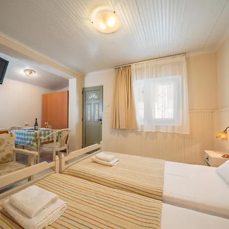 Makis Village-apartments * Agia Efimia