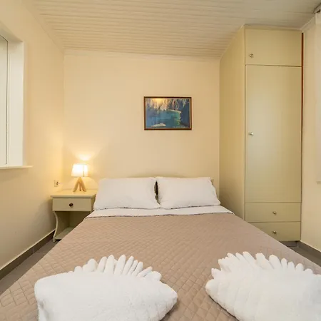 Makis Village-apartments * Айя-Евфимия