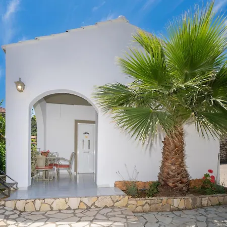 Makis Village-apartments * Айя-Евфимия