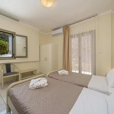 Makis Village-apartments * Айя-Евфимия