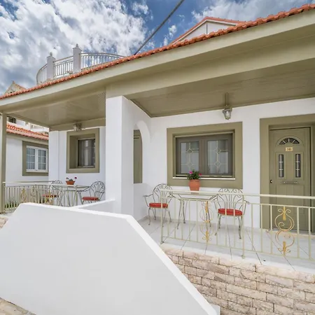 Makis Village-apartments * Айя-Евфимия