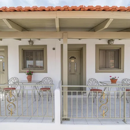 Makis Village-apartments * Айя-Евфимия