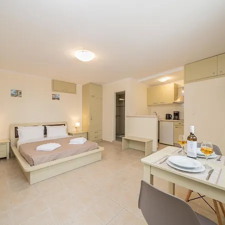 Апартаменты Makis Village-apartments