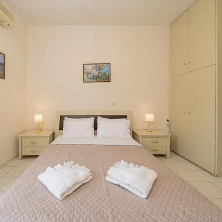 Makis Village-apartments * Agia Efimia