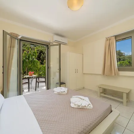 アパート Makis Village-apartments