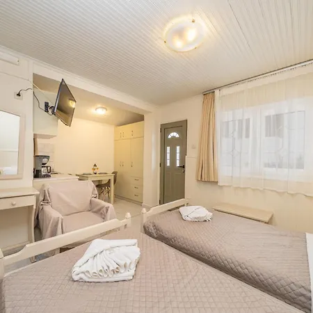 Makis Village-apartments アパート *