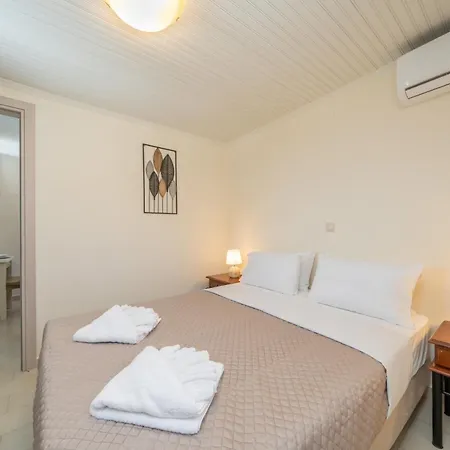 Makis Village-apartments アパート Agia Efimia