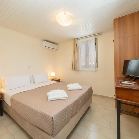 アパート Makis Village-apartments Agia Efimia